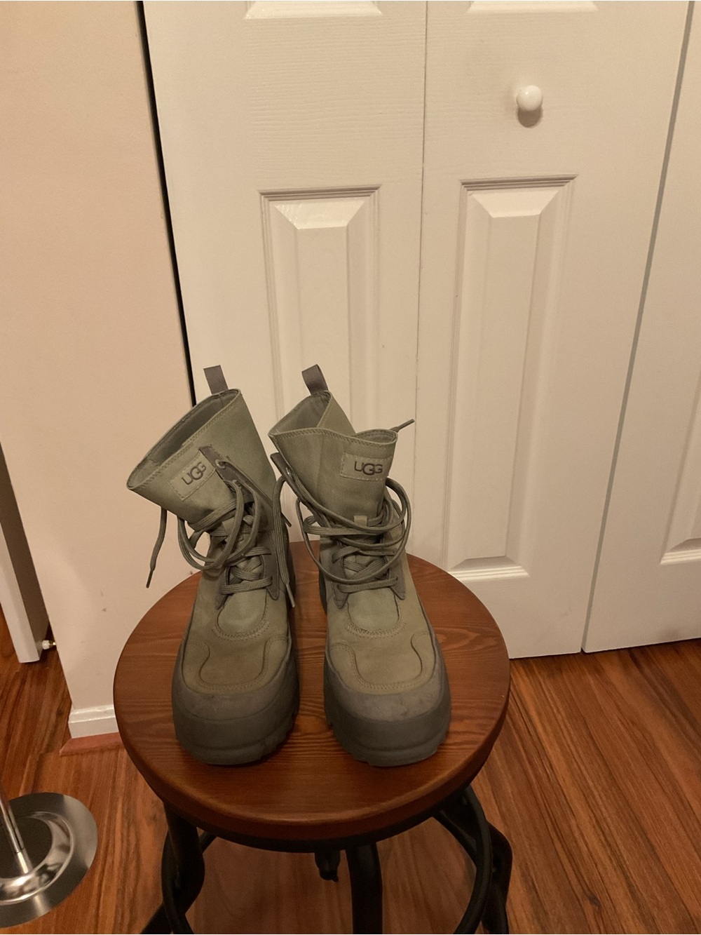 UGG women’s Olive Green Lace-Up Boots
